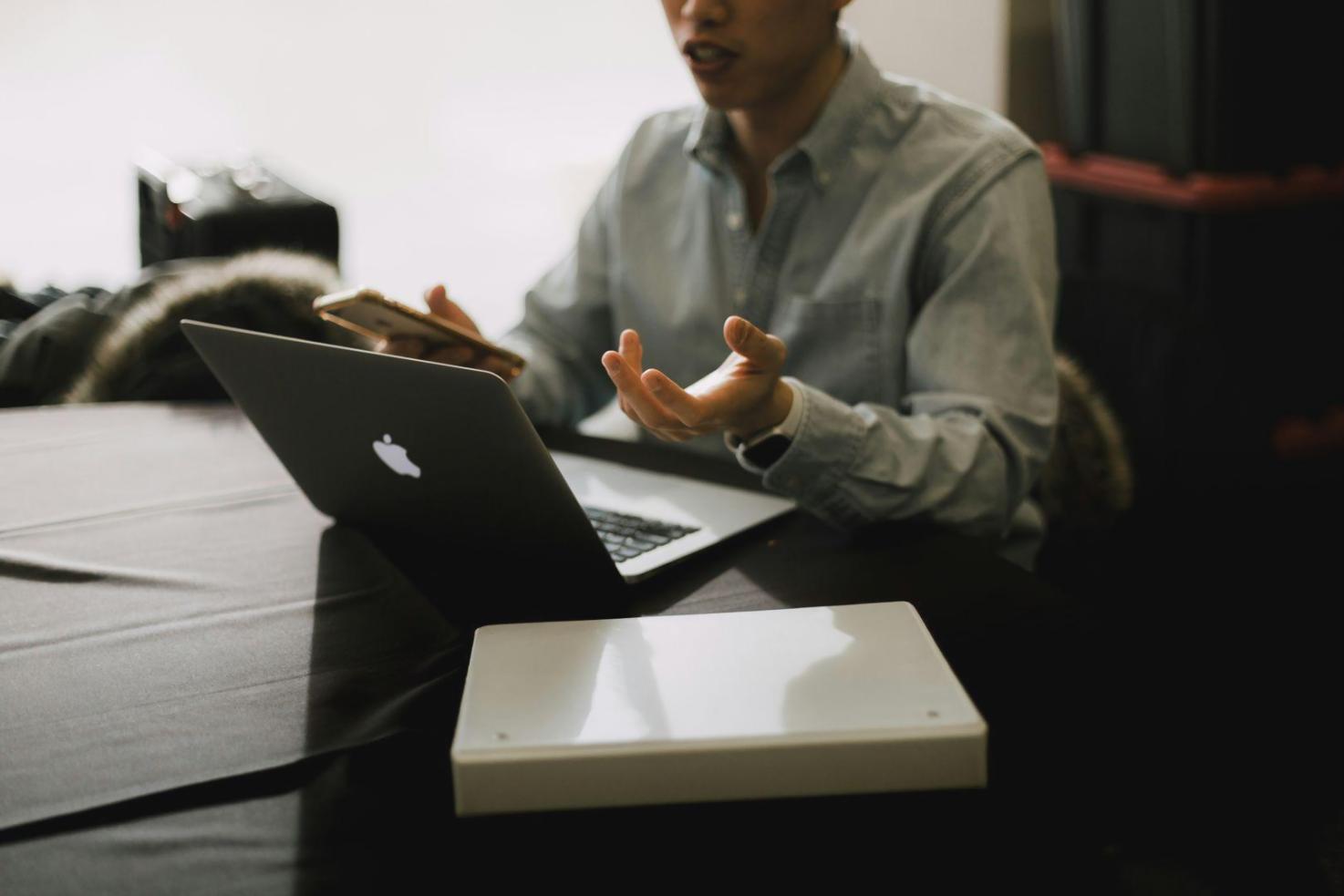 Momento di riflessione profonda e introspezione personale